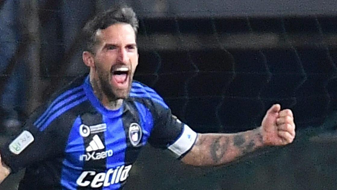 https://sport.quotidiano.net/image-service/view/acePublic/alias/contentid/OTkxMjIzZDEtODViMS00/0/il-capitano-e-la-fascia-della-serie-a-qualcuno-mi-dava-per-finito.jpeg?f=16:9&w=1200&h=630