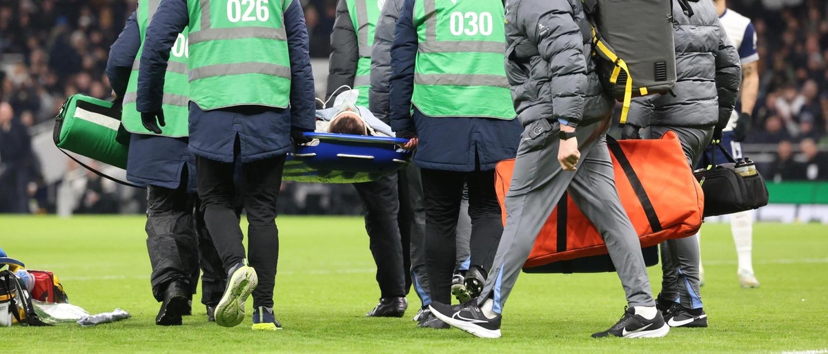 Rodrigo Bentancur crolla in campo durante Tottenham-Liverpool: paura e soccorsi immediati