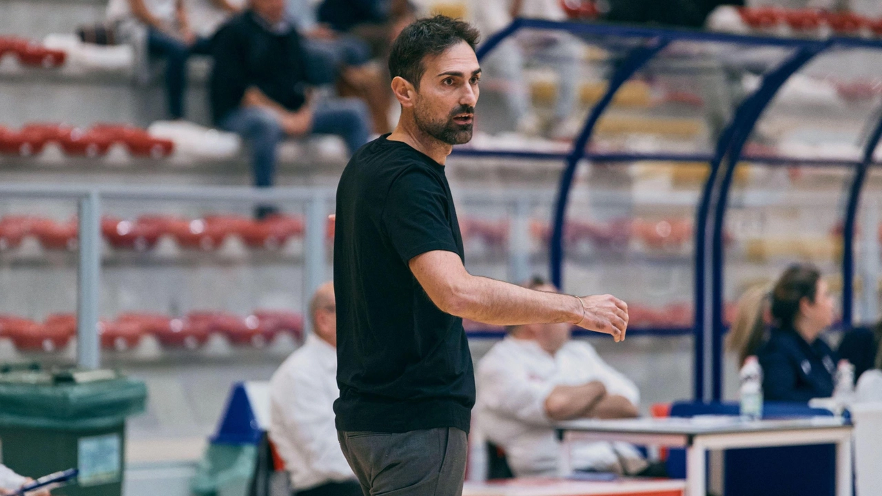 La T Tecnica Gema Montecatini sconfigge la San Giobbe Chiusi con un punteggio di 74-60. La squadra ospite ha faticato al tiro e ha subito il controllo del match da parte dei padroni di casa. Renzi è il top scorer con 14 punti, ma non basta. Chiusi cerca il riscatto dopo questa sconfitta.