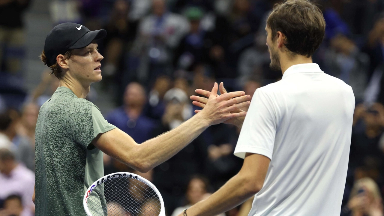 Alle Atp Finals il 15esimo confronto fra l'azzurro e il russo. Jannik si qualifica se...Ecco le combinazioni che per entrare in semifinale