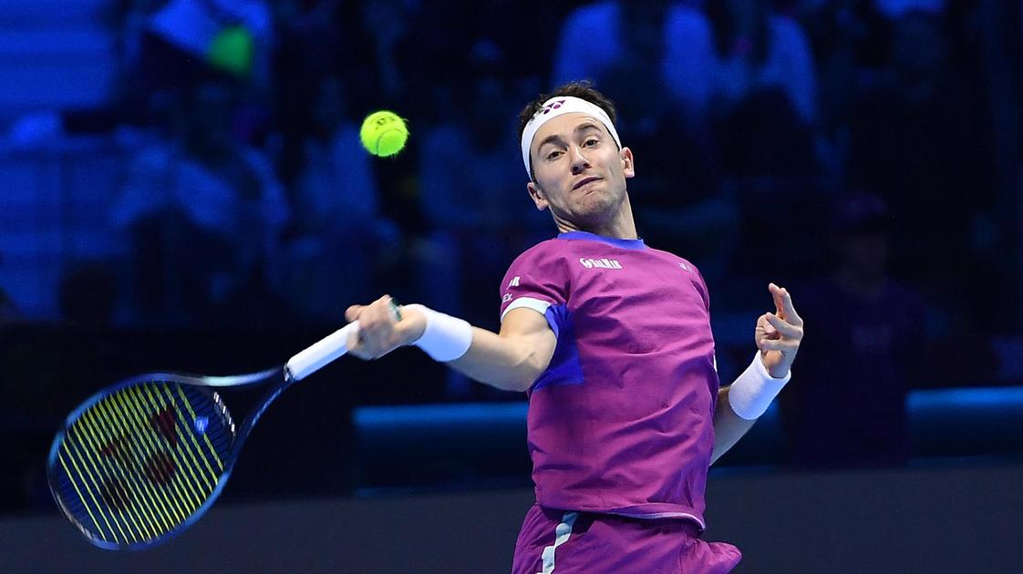 https://sport.quotidiano.net/image-service/view/acePublic/alias/contentid/OWU1MzgxODYtNzE1OS00/0/le-atp-finals-di-alcaraz-si-aprono-con-un-passo-falso-vince-casper-ruud.jpeg?f=16:9&w=1200&h=630