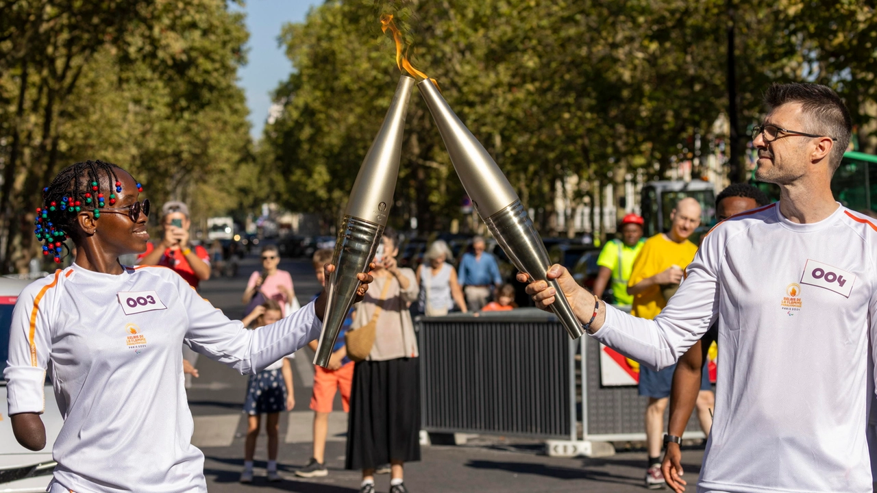 Questa sera maxi parata con 4.400 atleti nel cuore della capitale francese, tutto quello che c’è da sapere sulla manifestazione. Il direttore Thomas Jolly: “Sarà uno spettacolo incredibile”