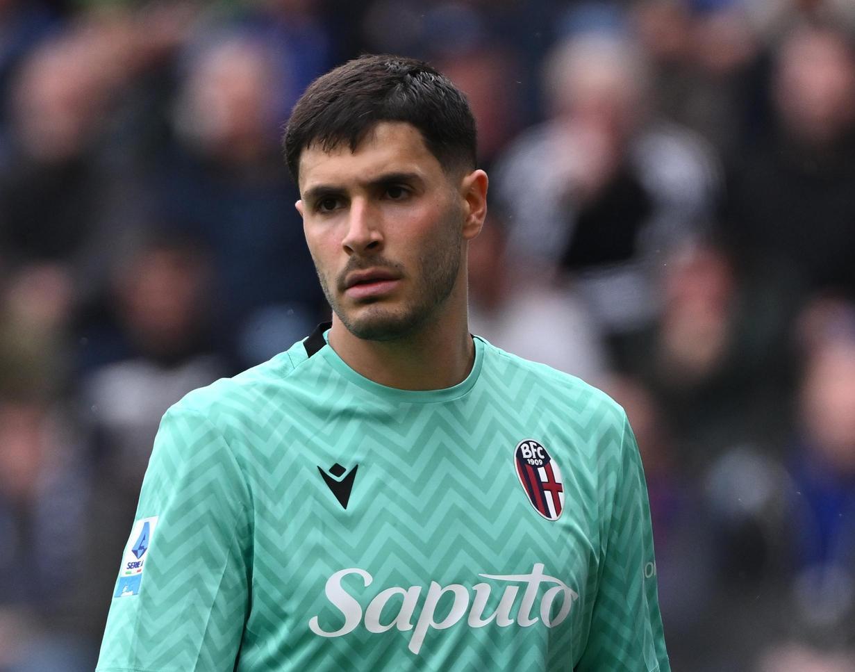 https://sport.quotidiano.net/image-service/view/acePublic/alias/contentid/OWY0OWUwMmQtMzQxZC00/0/tra-i-pali-la-continuita-e-la-regola-ravaglia-vuole-fare-un-altro-step.jpeg