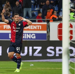 Il Cagliari batte il Verona 1-0, decide Piccoli. Crisi per Zanetti