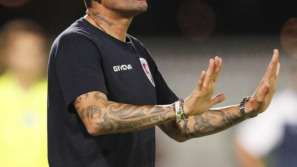 L’allenatore del Rimini, Antonio Busce, 49 anni compiti lo scorso mese di dicembre, al suo primo anno tra i professionisti e sulla panchina dei biancorossi L’allenatore del Rimini, Antonio Busce, 49 anni compiti lo scorso mese di dicembre, al suo primo anno tra i professionisti e sulla panchina dei biancorossi