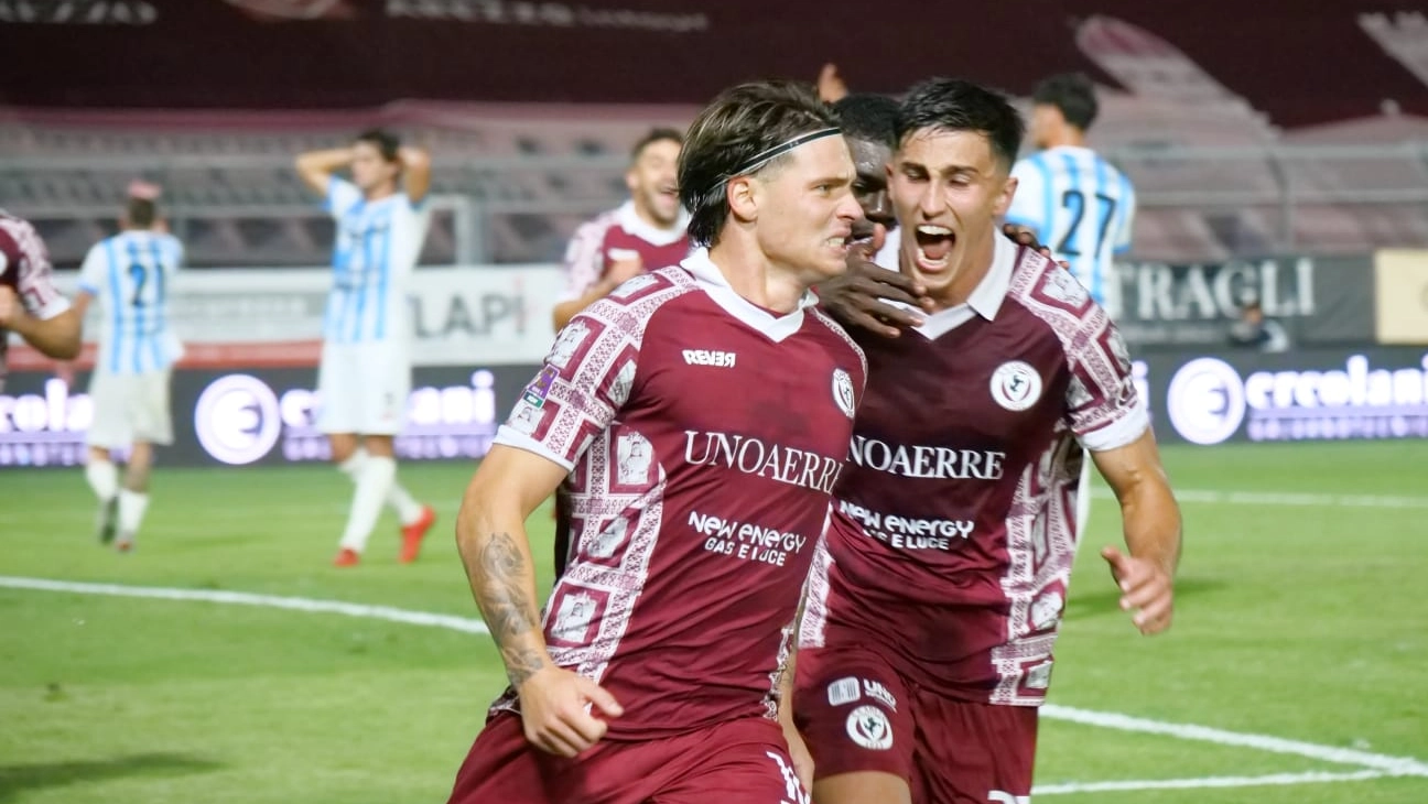 L'Arezzo torna a vincere, l'esultanza dopo l'1-0 al Legnago (Foto Cristini)