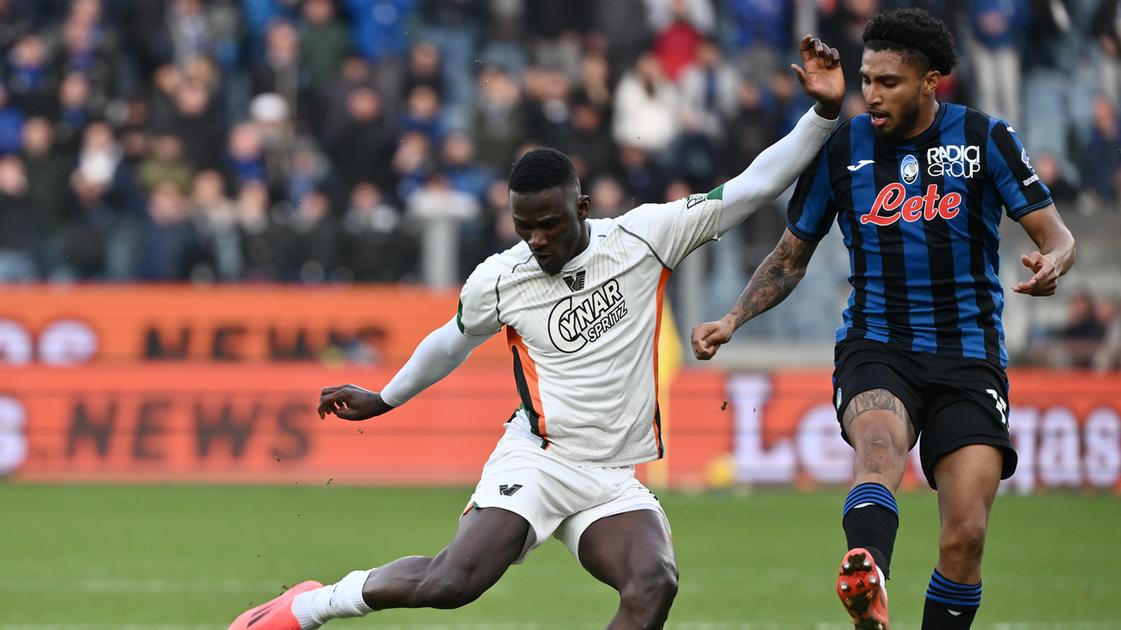 https://sport.quotidiano.net/image-service/view/acePublic/alias/contentid/Y2IxNTgwNDctYzQxZC00/0/ederson-e-conde-durante-la-sfida-tra-atalanta-e-venezia.jpeg?f=16:9&w=1200&h=630