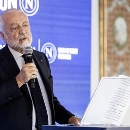 De Laurentiis: "Obiettivo minimo per il Napoli nel 2025 è rientrare in Europa"