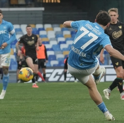 Napoli-Venezia 1-0, decide Raspadori all'ultimo. Azzurri primi con l'Atalanta