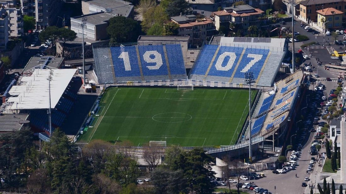 Una vista dall’alto dello stadio Sinigaglia di Como che tornerà dopo ventuno anni ad ospitare una partita di Serie A dei lariani