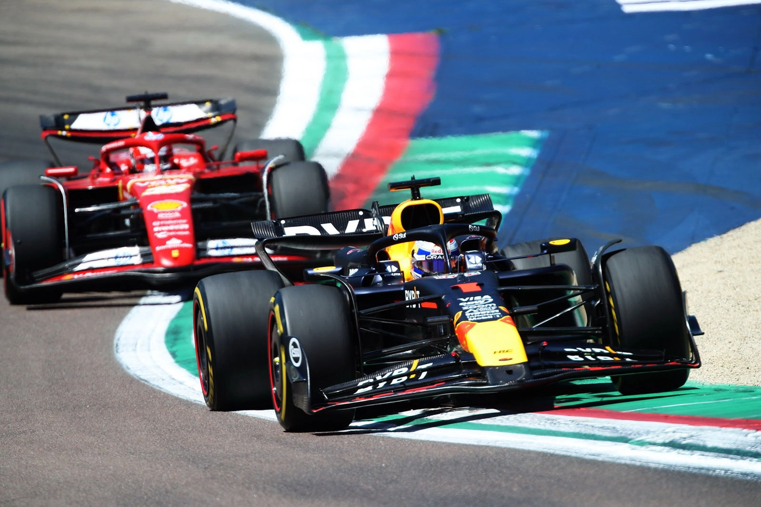Formula 1, Max Verstappen e Charles Leclerc in azione durante le qualifiche del Gp di Imola 2024 (Alive)