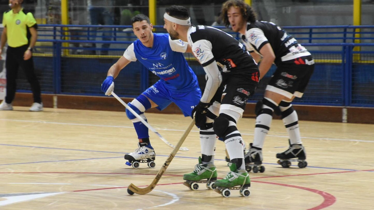 Novara e CGC Viareggio pareggiano 2-2 in una partita intensa. Muglia segna una doppietta ma Vega riporta il Novara in gioco con due gol nel finale.