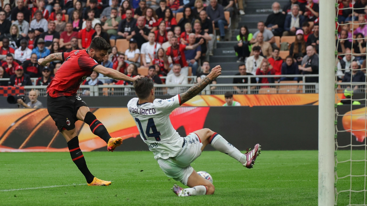 Il gol di Giroud al Genoa (Ansa)