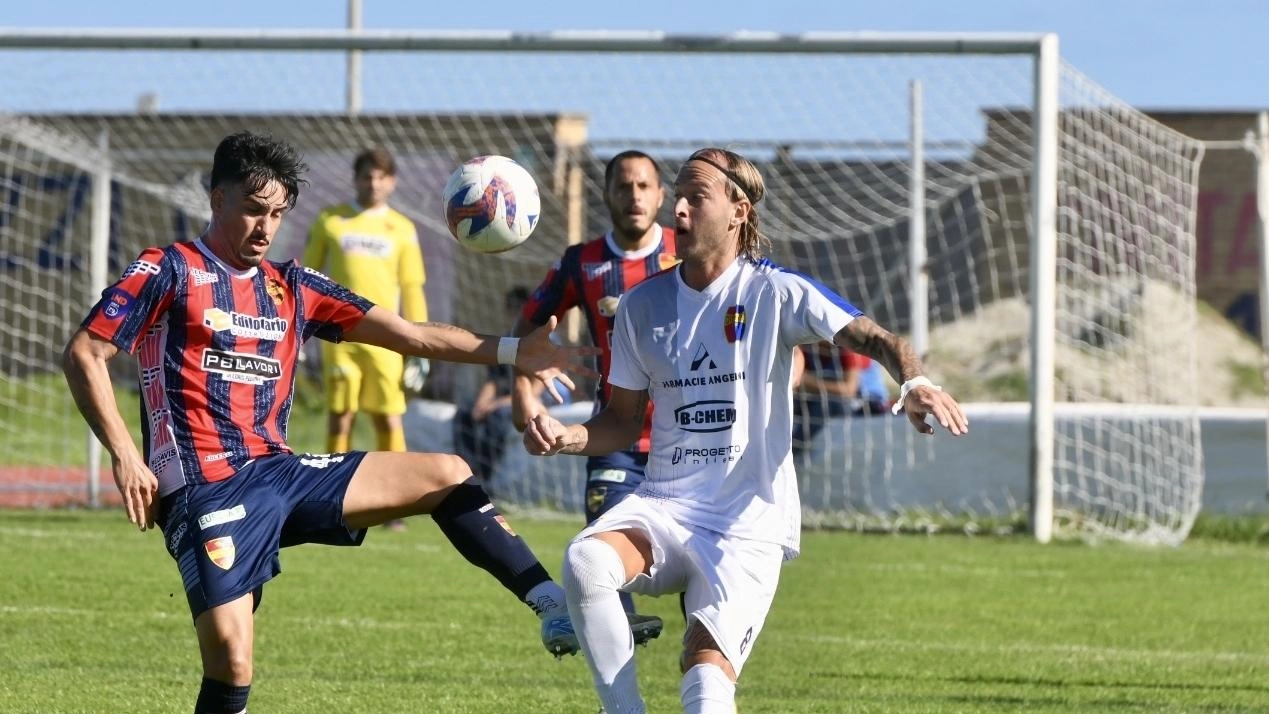 Giuseppe Bellusci, ex giocatore di serie A e B, affronta una nuova sfida nella serie D con il Recanati. Motivato dalla competizione e fiducia nella società, punta a ribaltare la situazione nonostante le difficoltà difensive.