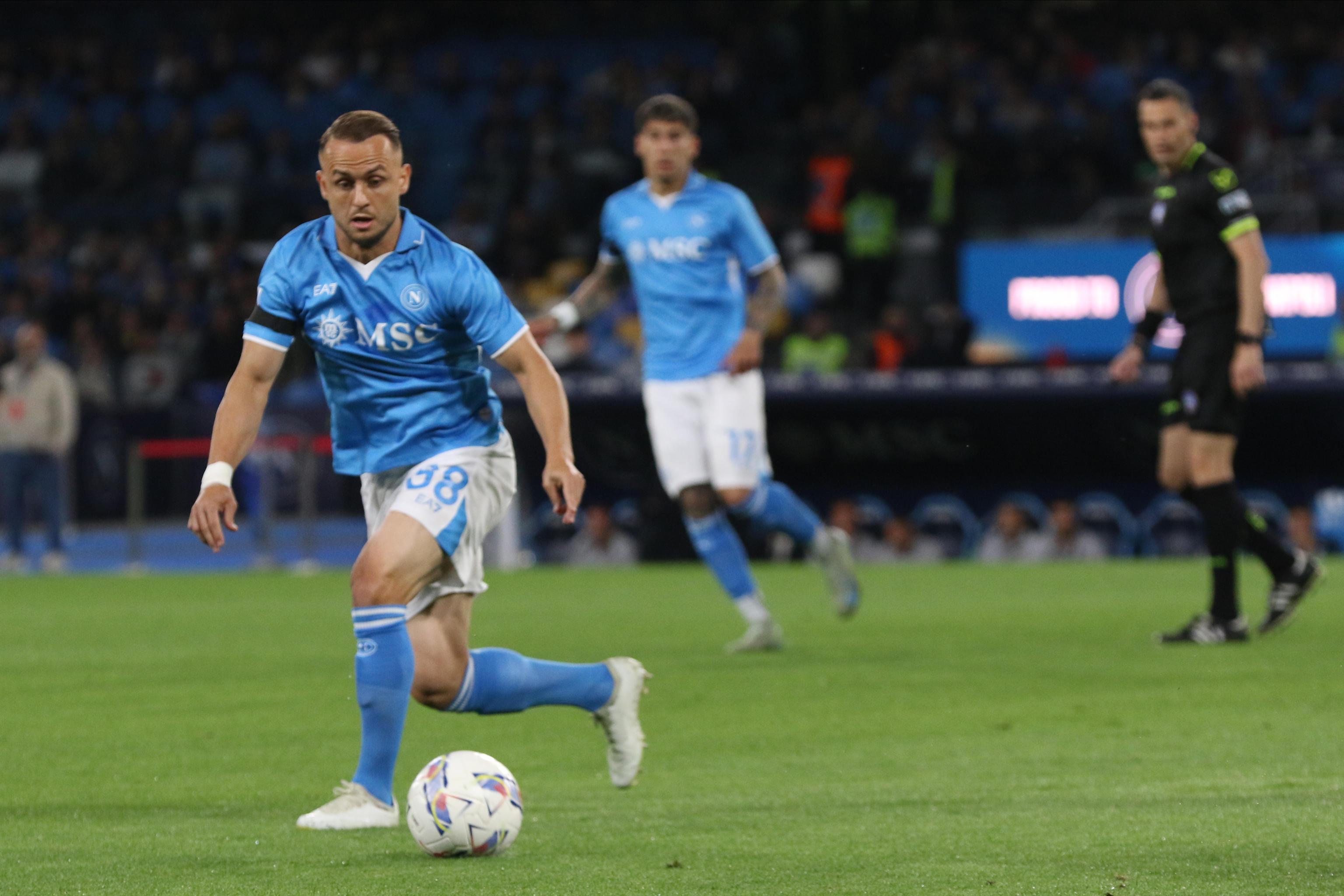 https://sport.quotidiano.net/image-service/view/acePublic/alias/contentid/Y2YwY2NiN2QtMWI4My00/0/stanislav-lobotka-ansa.jpeg