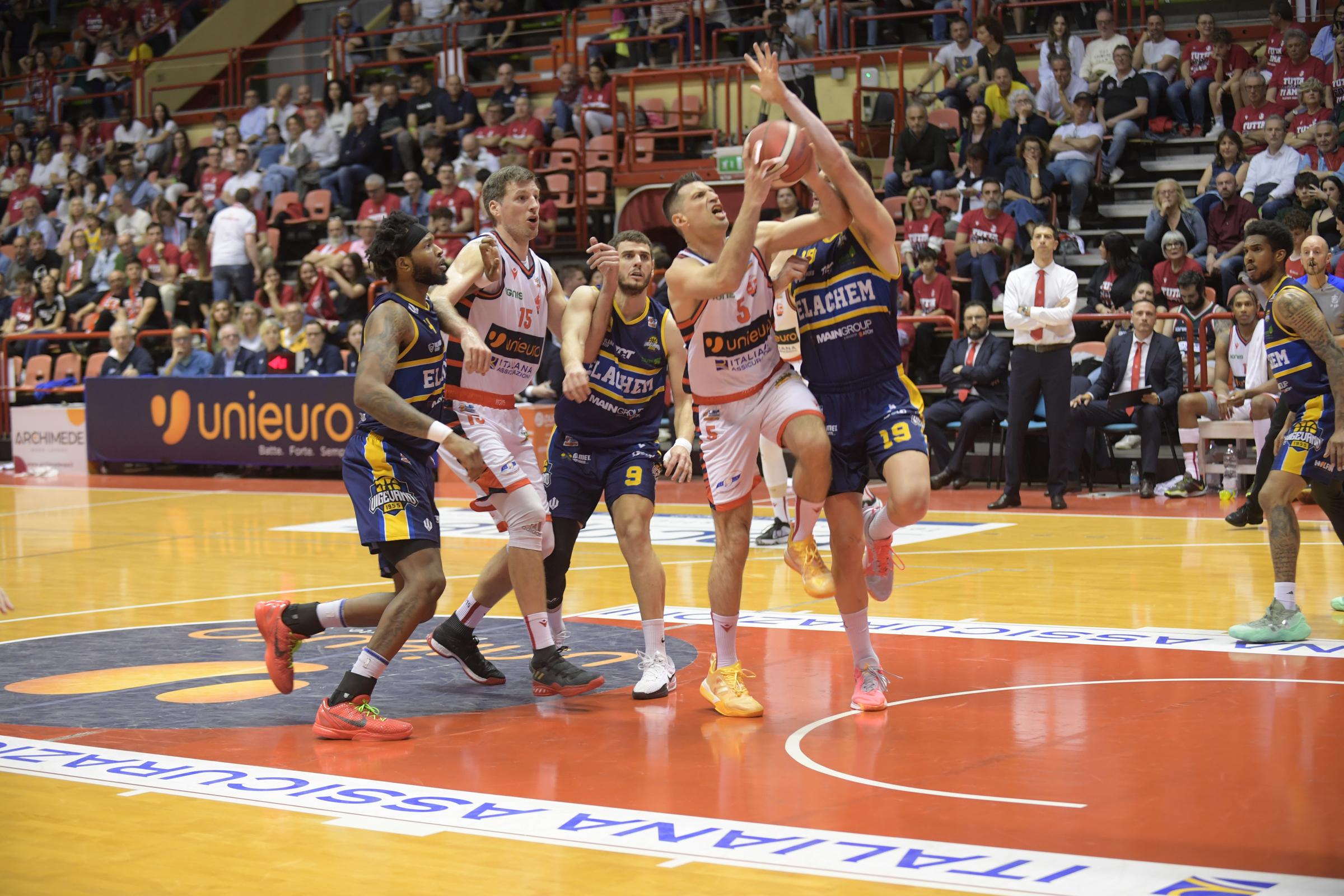 Basket, l’Unieuro Forlì si impone su Vigevano 87 71 e supera gara1 dei quarti
