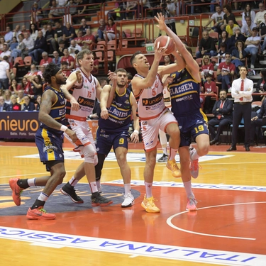 Basket, l’Unieuro Forlì si impone su Vigevano 87-71 e supera gara1 dei quarti
