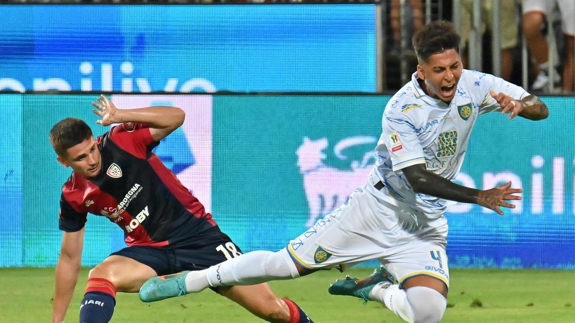 https://sport.quotidiano.net/image-service/view/acePublic/alias/contentid/Y2YyMTIzYzctOWNiOS00/0/carrarese-sfida-incandescente-col-sassuolo-pochi-cambiamenti-nello-scacchiere-di-calabro.jpeg?f=16:9&w=1200&h=630