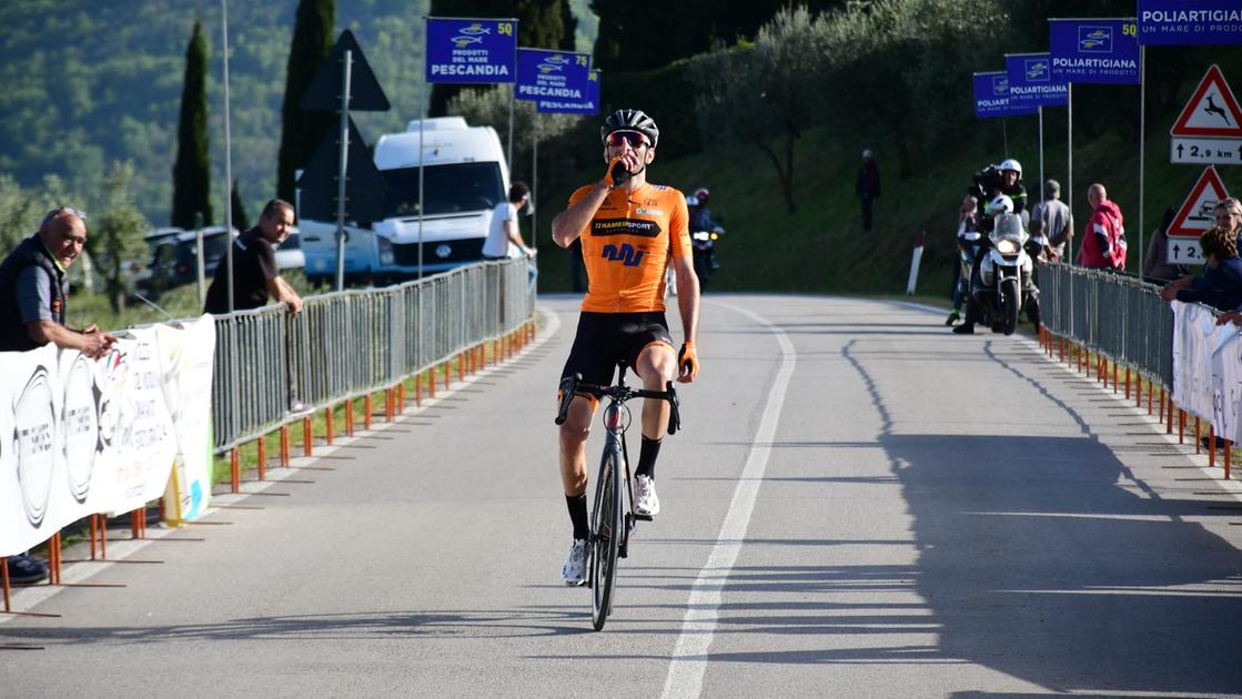 Ciclismo: prima vittoria nei dilettanti di Piras al Castello di Albola