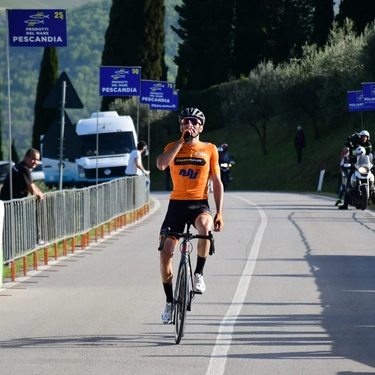 Ciclismo: prima vittoria nei dilettanti di Piras al Castello di Albola