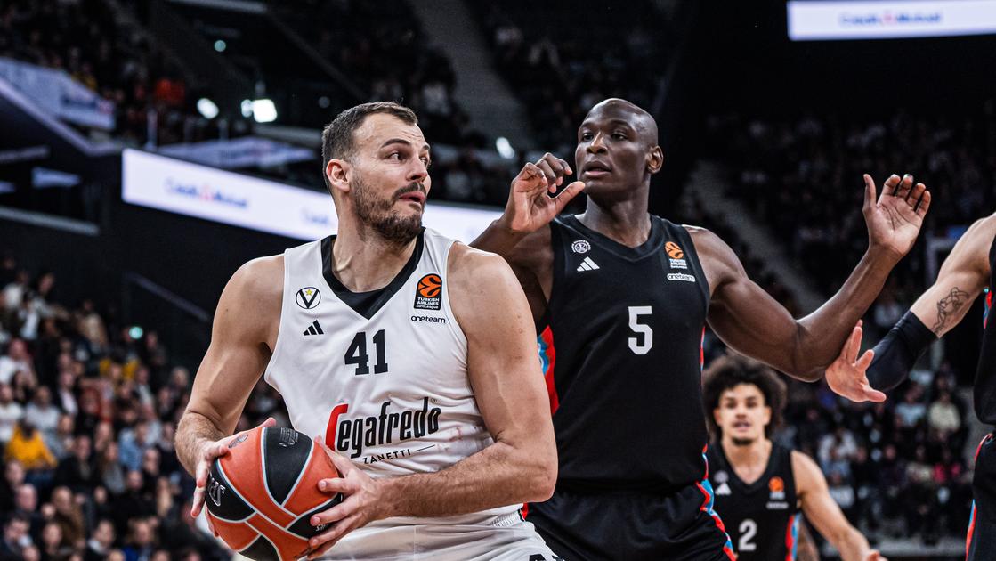 Basket, coppe europee: la Virtus cade sul filo di lana a Parigi