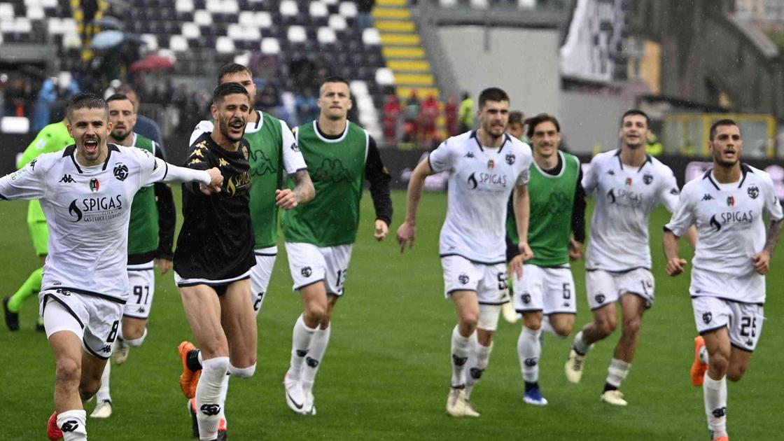 https://sport.quotidiano.net/image-service/view/acePublic/alias/contentid/YTJmYzY0NTYtOTdjNi00/0/battere-il-palermo-al-picco-per-andare-a-2-punti-dal-pisa.jpeg?f=16:9&w=1200&h=630