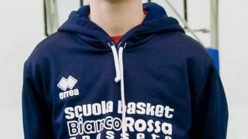 Il cestista grossetano Andrea Scarano lascia l'Associazione Biancorossa Grosseto per unirsi al settore giovanile della Stella Azzurra Roma, pronta a offrirgli nuove sfide e opportunità di crescita nel basket di alto livello.