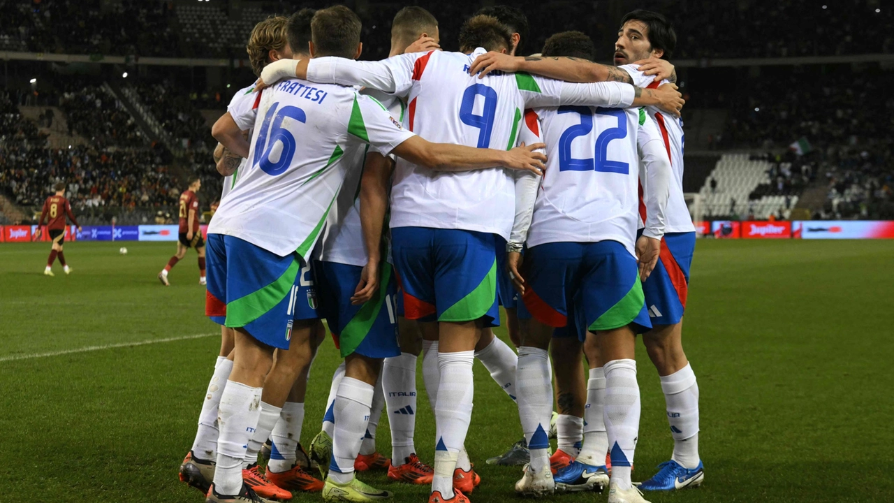 L'Italia esulta dopo il gol di Tonali