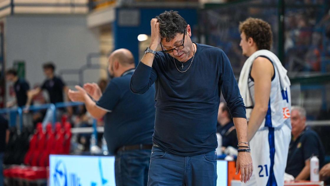 L’analisi di coach Benedetto: "Senza il play titolare serve tempo». "Stiamo cercando un nuovo equilibrio»