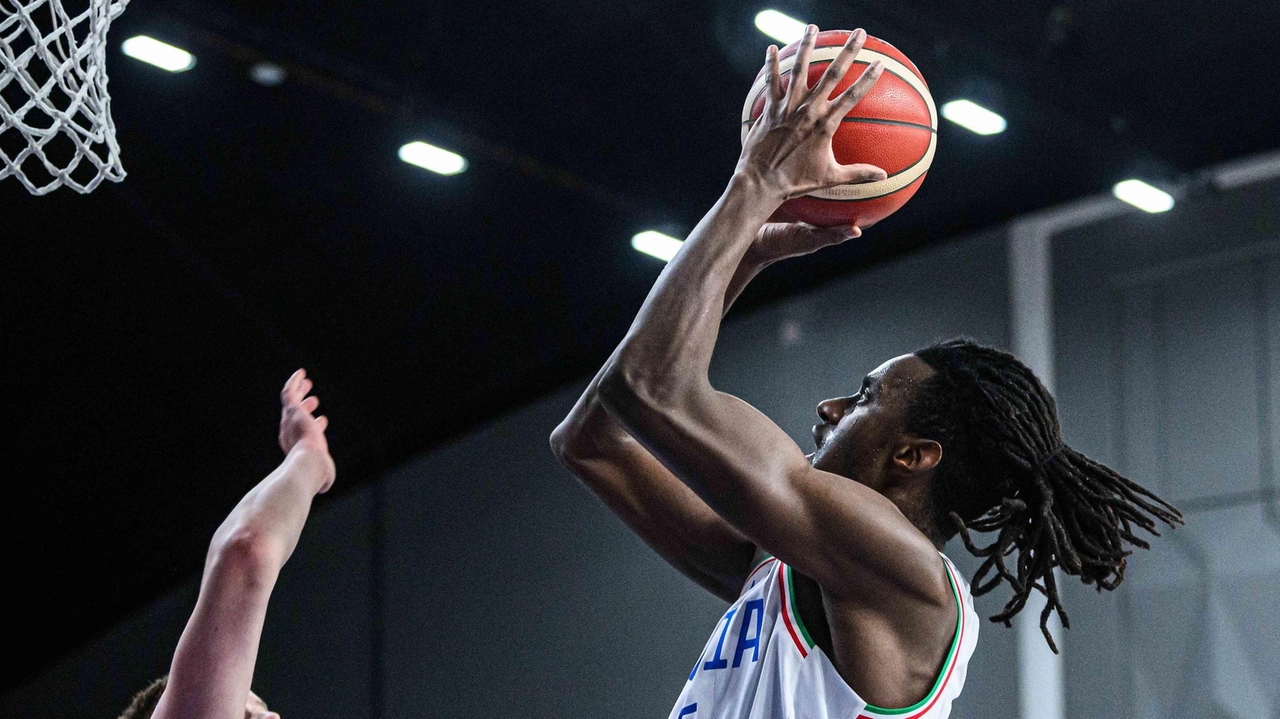 Basket serie A Nicola uno dei migliori marcatori nella sfida contro l’Islanda. Domani si gioca a Reggio Emilia. Polonara, Pajola e Diouf ’riserve a casa’.