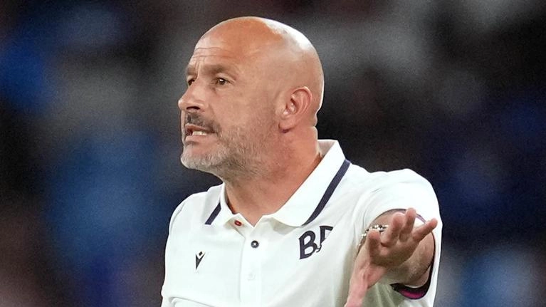 Vincenzo Italiano, 46 anni: a Como domani cerca la sua prima vittoria sulla panchina del Bologna dopo i due pari con Udinese ed Empoli e il ko di Napoli (Alive)