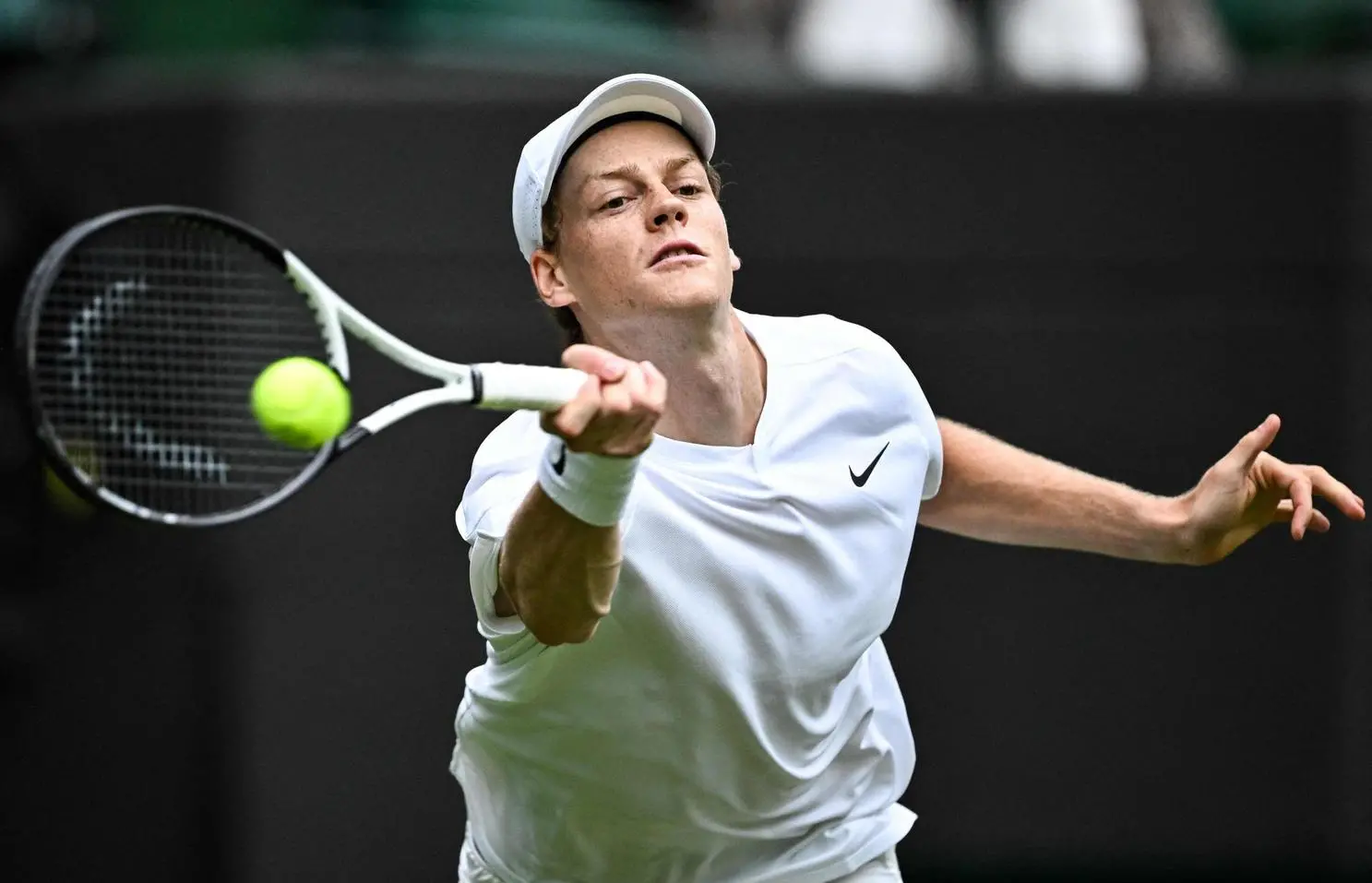 Il derby dell’orgoglio azzurro. Wimbledon, è Sinner-Berrettini. Il numero 1 punta dritto al titolo. Matteo, il ritorno del re dell’erba