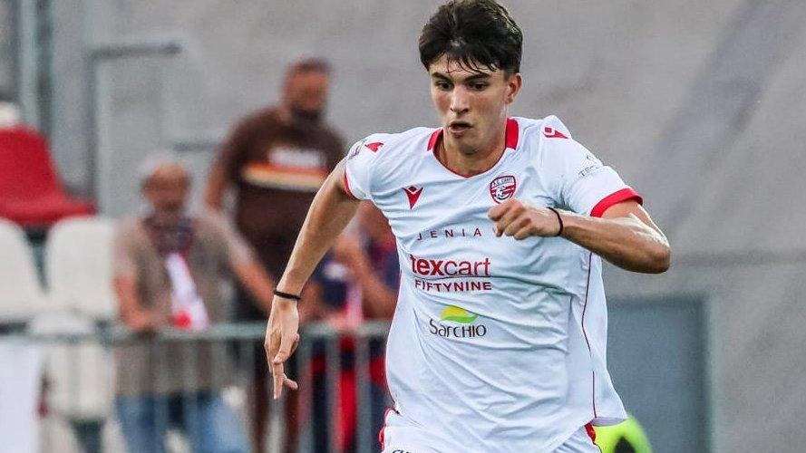 Il giovane centrocampista Niccolò Nardi si sta distinguendo al Carpi, dimostrando crescita e determinazione verso il sogno della Serie A con la Fiorentina.