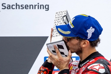 Clamoroso in MotoGp, Martin cade a un giro dal traguardo. Bagnaia nuovo leader della classifica