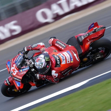 MotoGp: Bastianini vince la sprint a Silverstone, Bagnaia cade