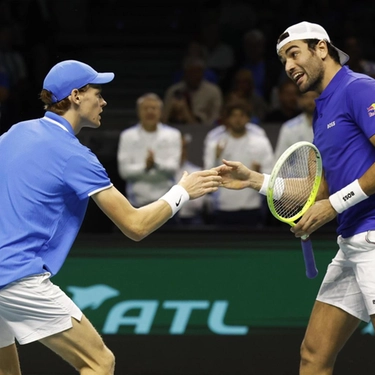 Italia-Argentina Coppa Davis 2-1, dominio Sinner nel singolo. Poi con Berrettini vince il doppio: azzurri in semifinale