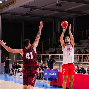 Forlì rimonta Pesaro e poi resiste. Cinciarini e Gaspardo subito protagonisti