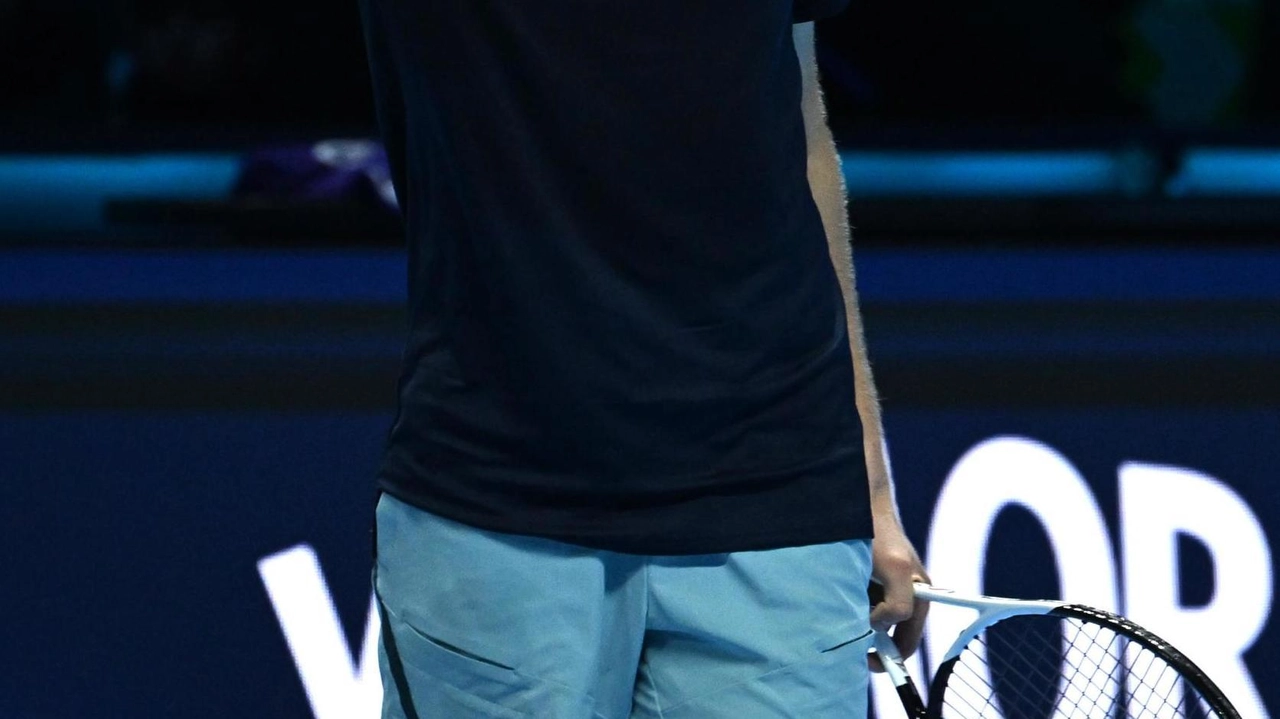 Atp Finals: Jannik batte ancora il californiano, sconfitto nello Slam di casa, e vola in testa al girone senza set persi. Domani l’ultima sfida contro Medvedev, pass quasi in tasca. Oggi nel doppio Bolelli/Vavassori con Krawietz/Puetz.