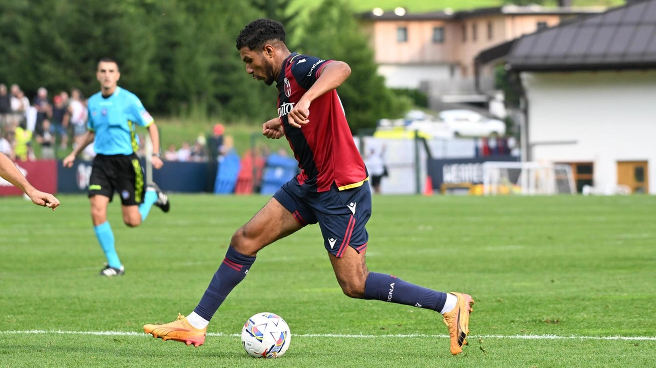 Byar in azione con la maglia del Bologna durante un’amichevole estiva