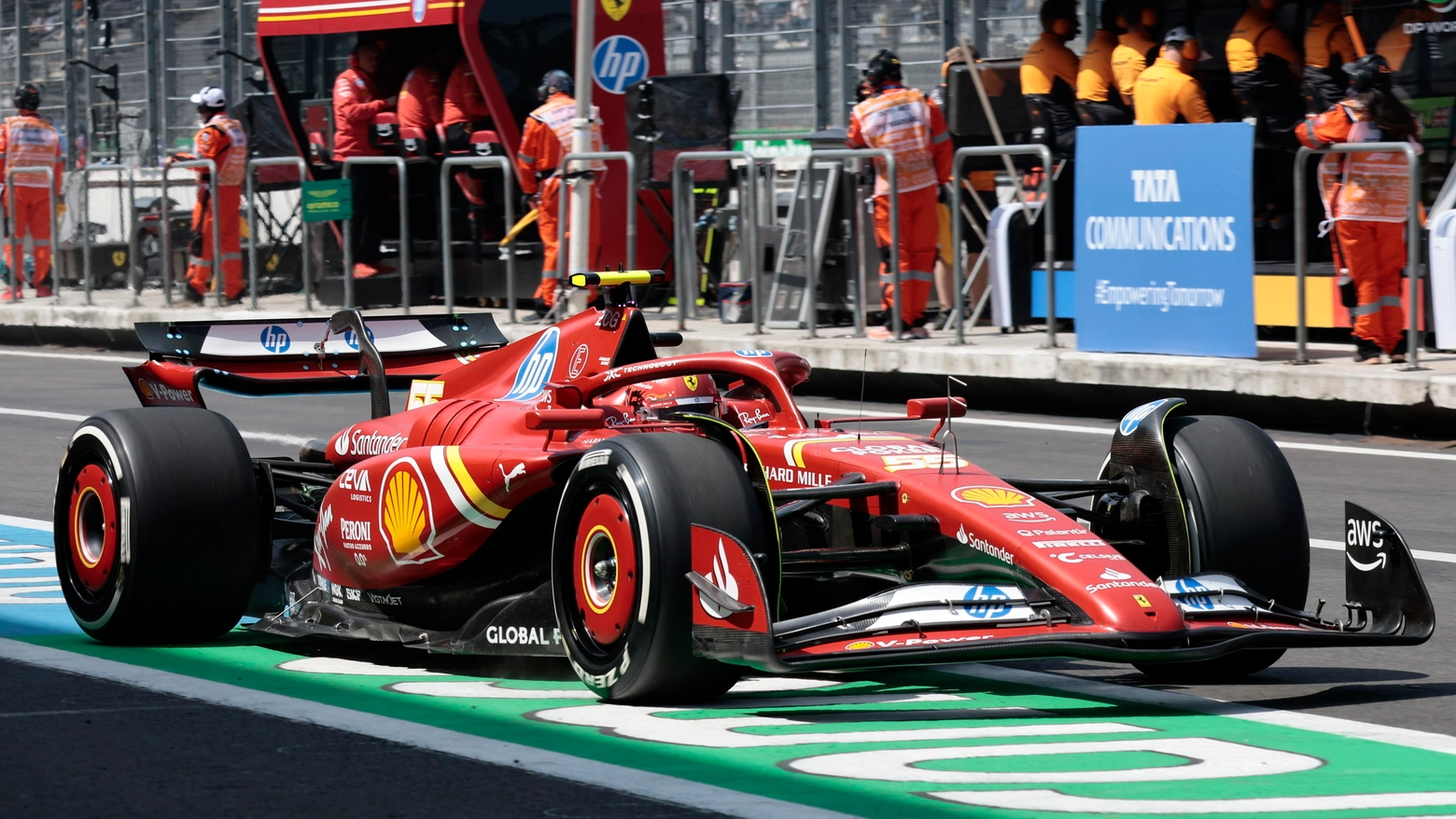 Il pilota Mercedes ha fatto segnare il miglior tempo, seguito dallo spagnolo cona la Rossa di Maranello. Bene il giapponese su Rb. Sessione condizionata da due bandiere rosse