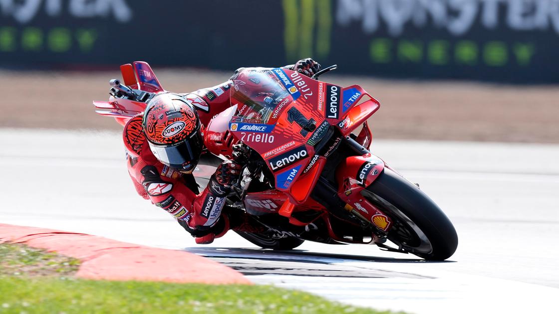 Qualifying and Sprint Race MotoGp Silverstone live it's the hunt for