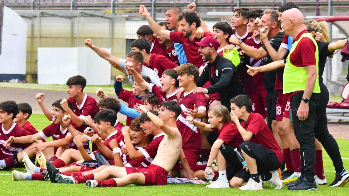 "Under 15 Arezzo batte Giugliano 3 2: qualificazione ai quarti di finale playoff"