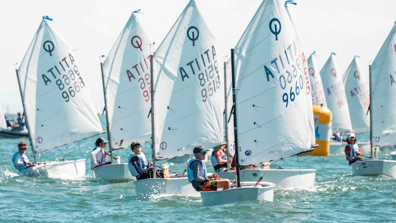 È iniziata ieri, nelle acque di Marina di Ravenna, la terza edizione dell’evento classe Optimist organizzato dal Circolo Valico Ravennate.