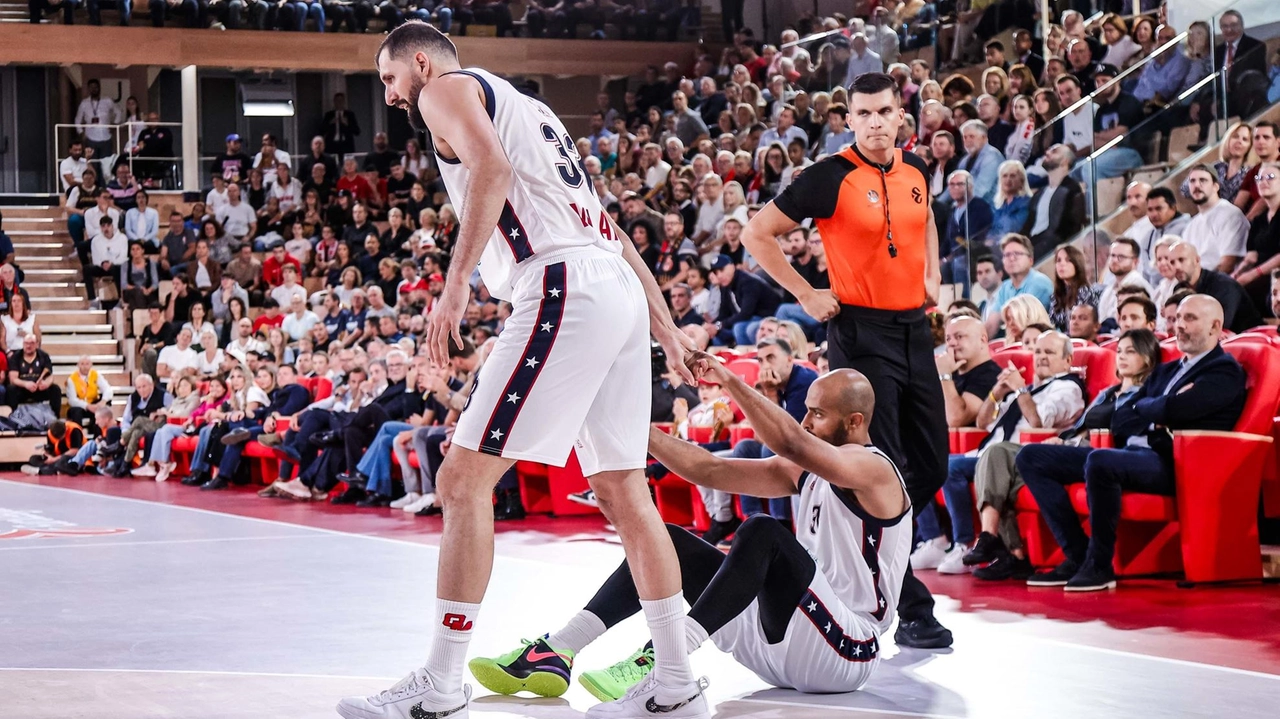 Josh Nebo e Shavon Shieldsas fra i protagonisti della brutta serata dell’Olimpia sul parquet del Salle Gaston Medecin di Monaco