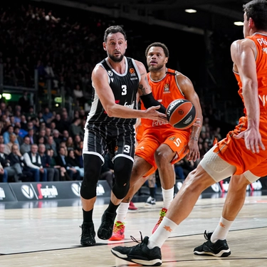 Basket Eurolega: la Virtus Bologna non fa sconti a Valencia e vede i playoff