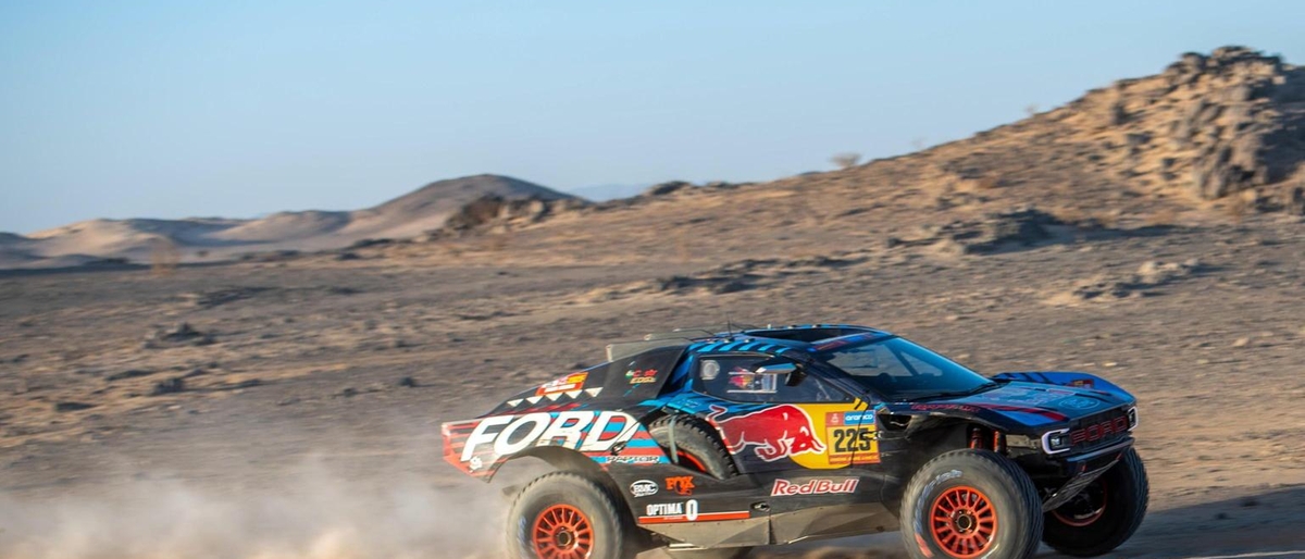 Dakar 2025: Carlos Sainz si ritira dopo incidente con Ford Raptor