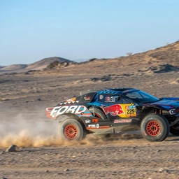 Dakar 2025: Carlos Sainz si ritira dopo incidente con Ford Raptor