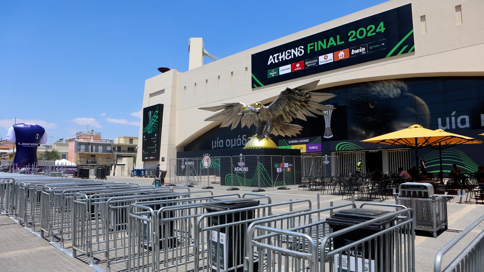 Ultimi preparativi all'Aek Arena di Atene, teatro della finale di Conference League