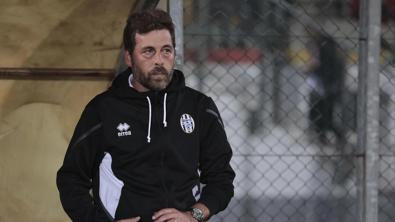 Il vice allenatore del Siena, Alessandro Barbieri, analizza la situazione della squadra e prepara la sfida contro la Sangiovannese, sottolineando la determinazione e la voglia di reagire dei giocatori.