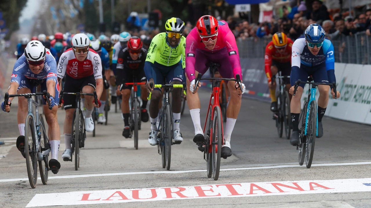 Jonathan Milan (Lidl-Trek) ha vinto la Arrone-Giulianova, quarta tappa della  Tirreno- Adriatico